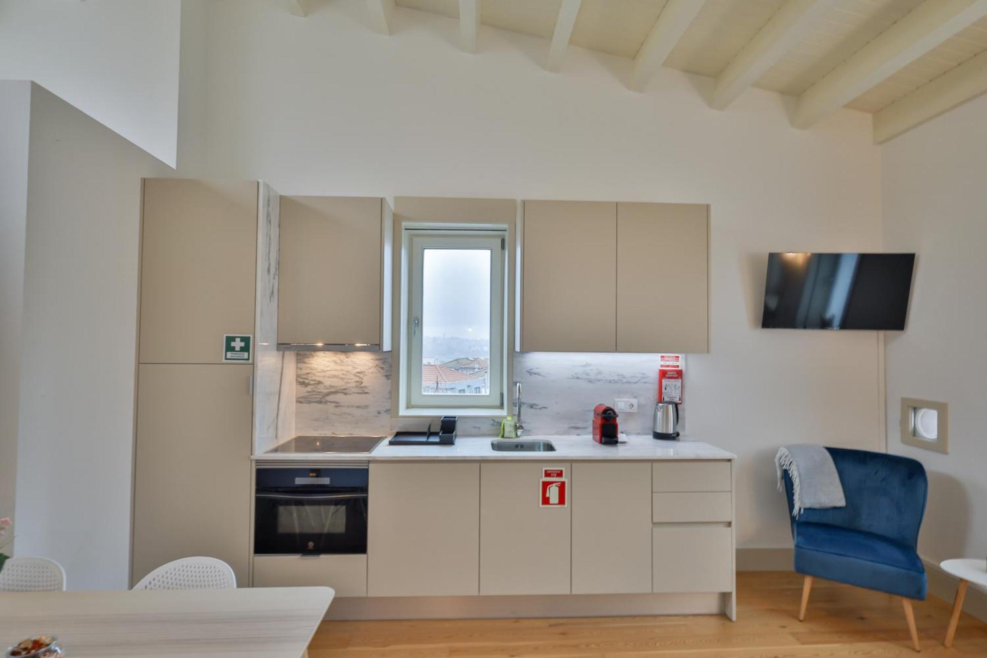 Martires Sweet Apts By Portocityhosts Buitenkant foto